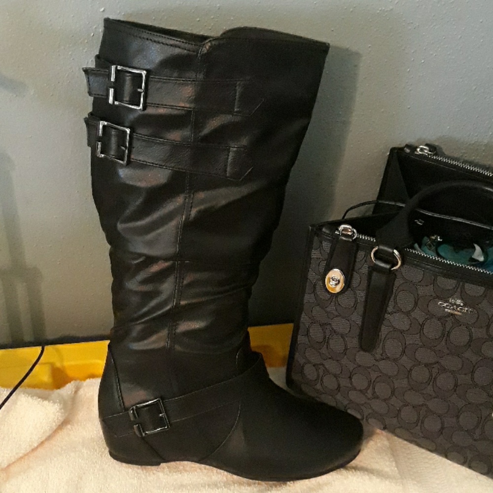 Women's Black boots